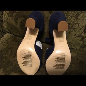 Miss l’ fire navy Loretta heels